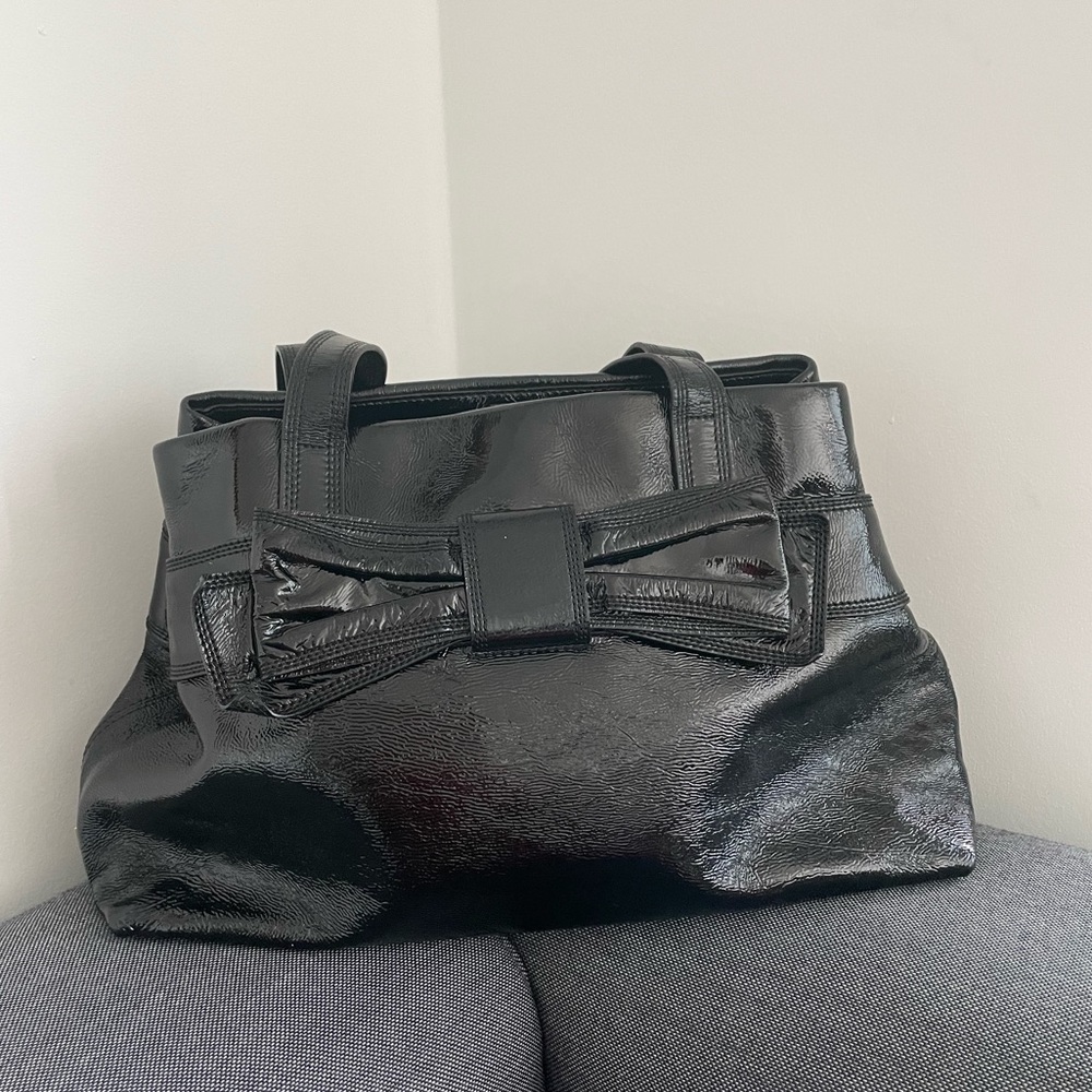 Beautiful, patent leather, Kate, spade shoulder bag with Bow